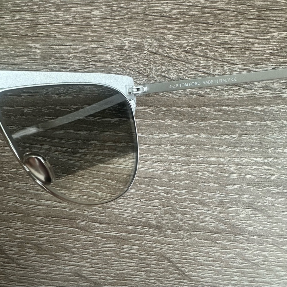 Limited Edition Tom Ford Winter 18k Gold Plated Sunglasses in White Gold - Picture 4 of 13